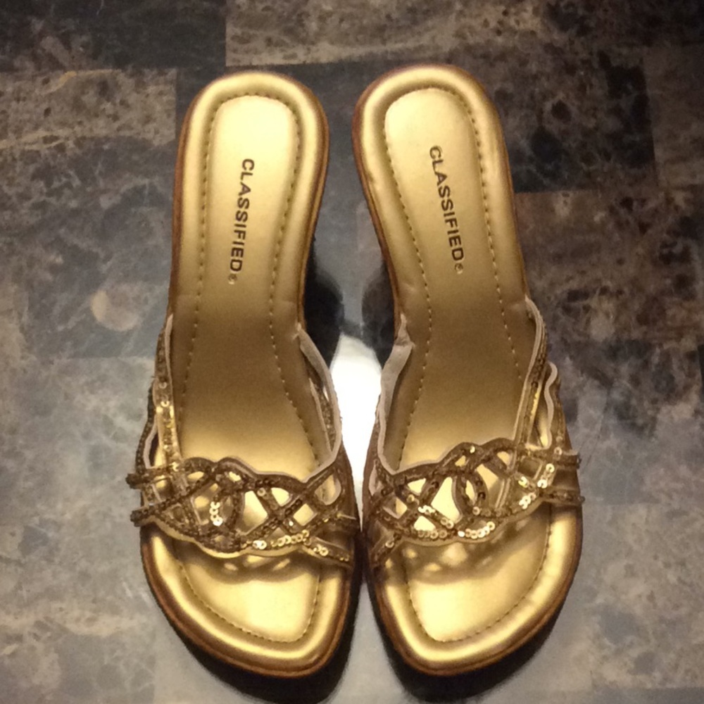 Classified women’s shoes